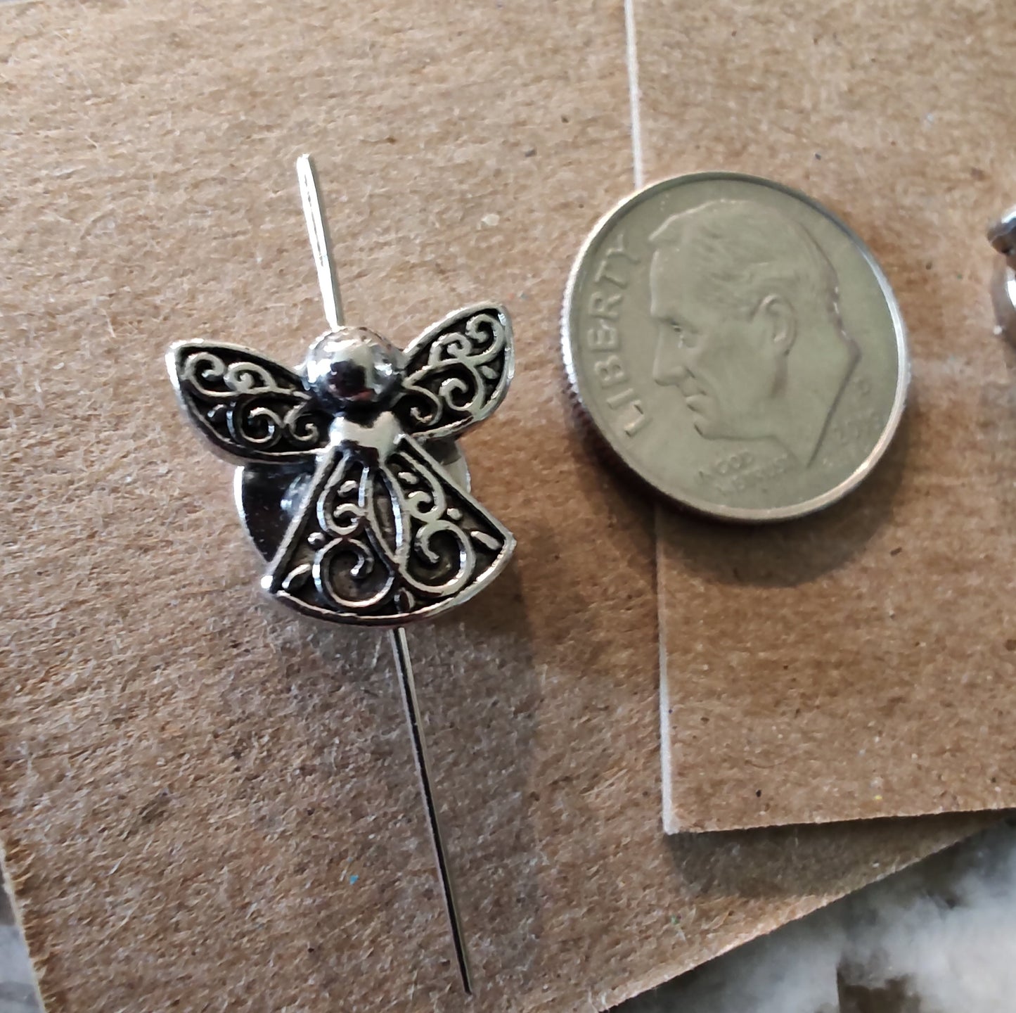 Needleminder- Silver-Angels w/needle hole