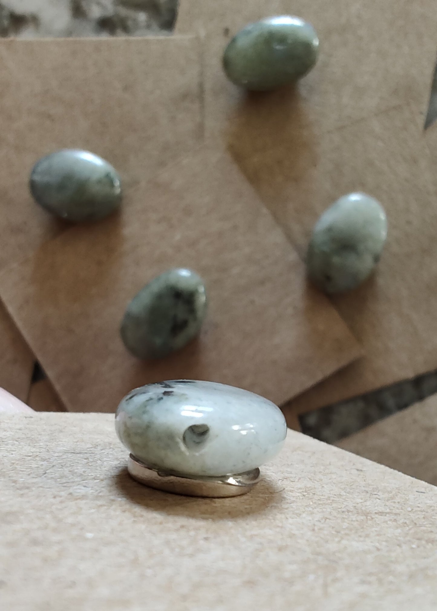 Needle Minder - GreyMarble Oval w/ needle hole