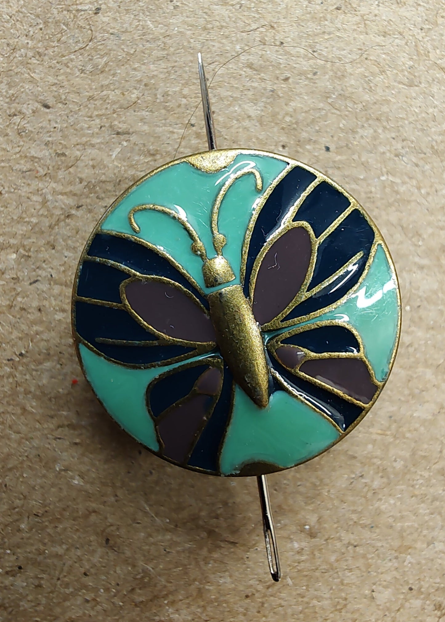 Needleminder- Round Butterfly w/needle hole