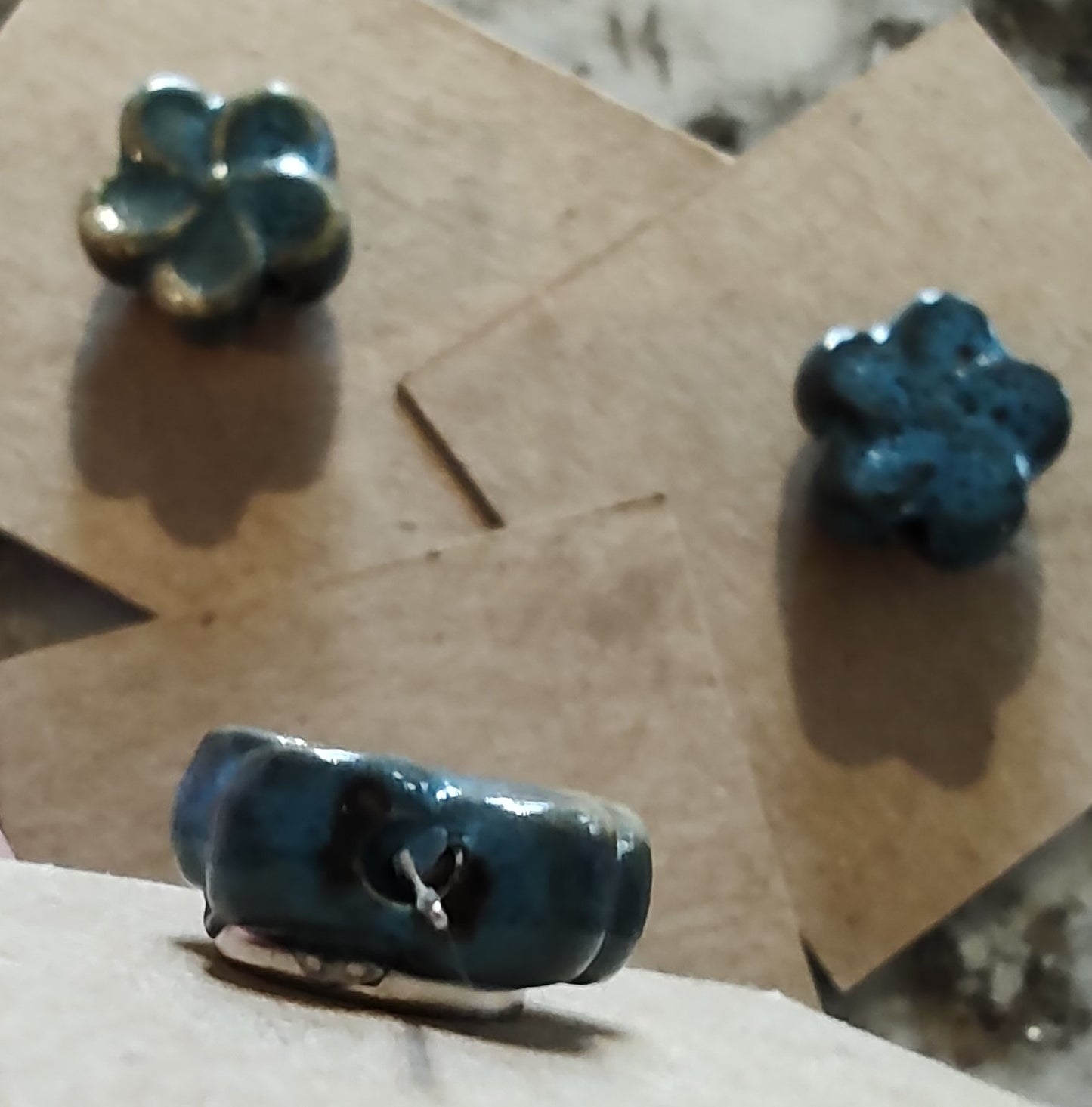 Needleminder-Blue Flower w/ needle hole