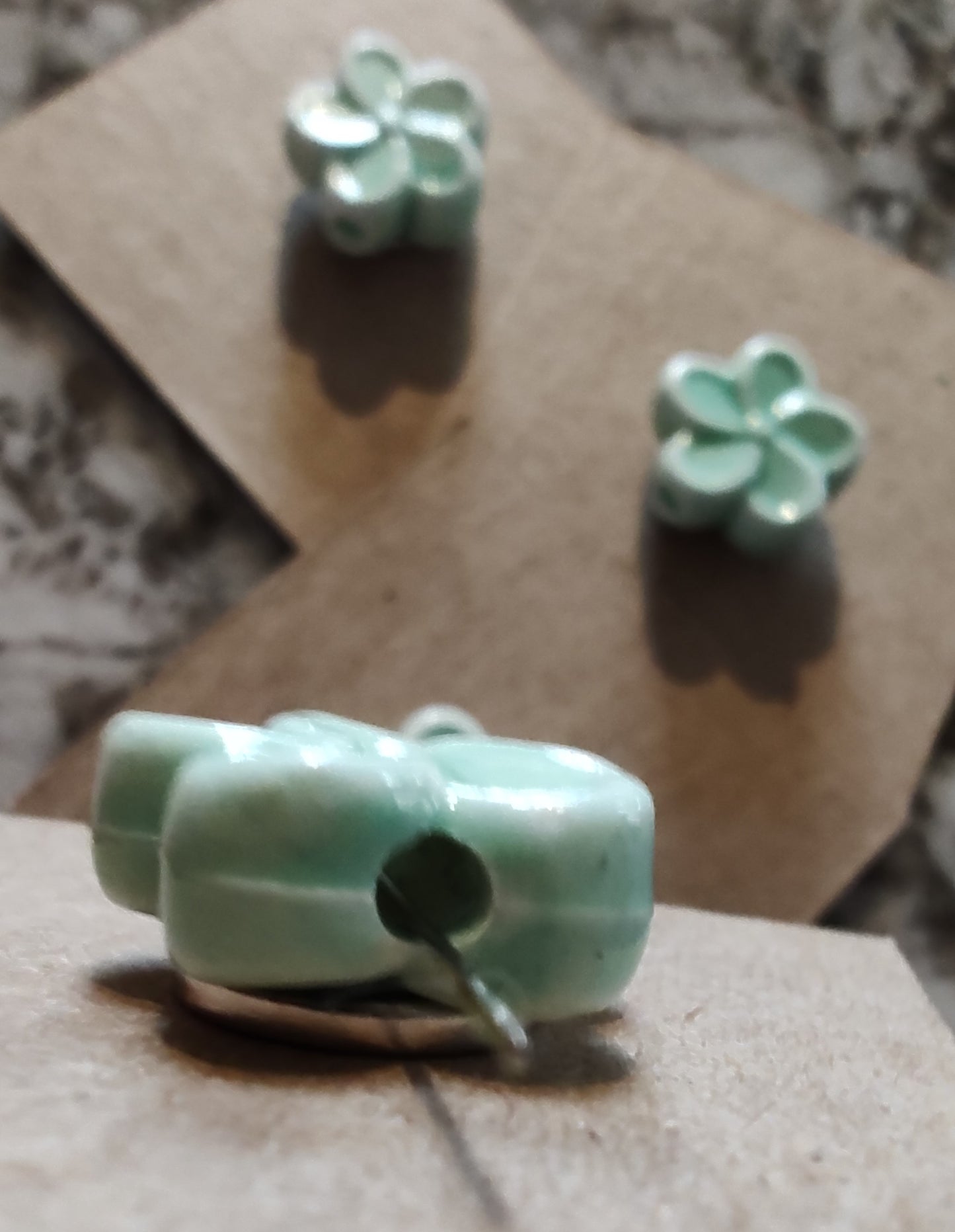 Needle Minder - Lt Green Flower w/ needle hole