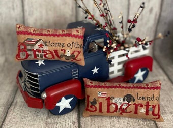 Brave & Liberty Pillows - Mani di Donna