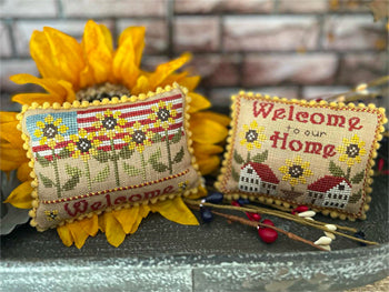 Patriotic Welcome Pillows - Mani di Donna