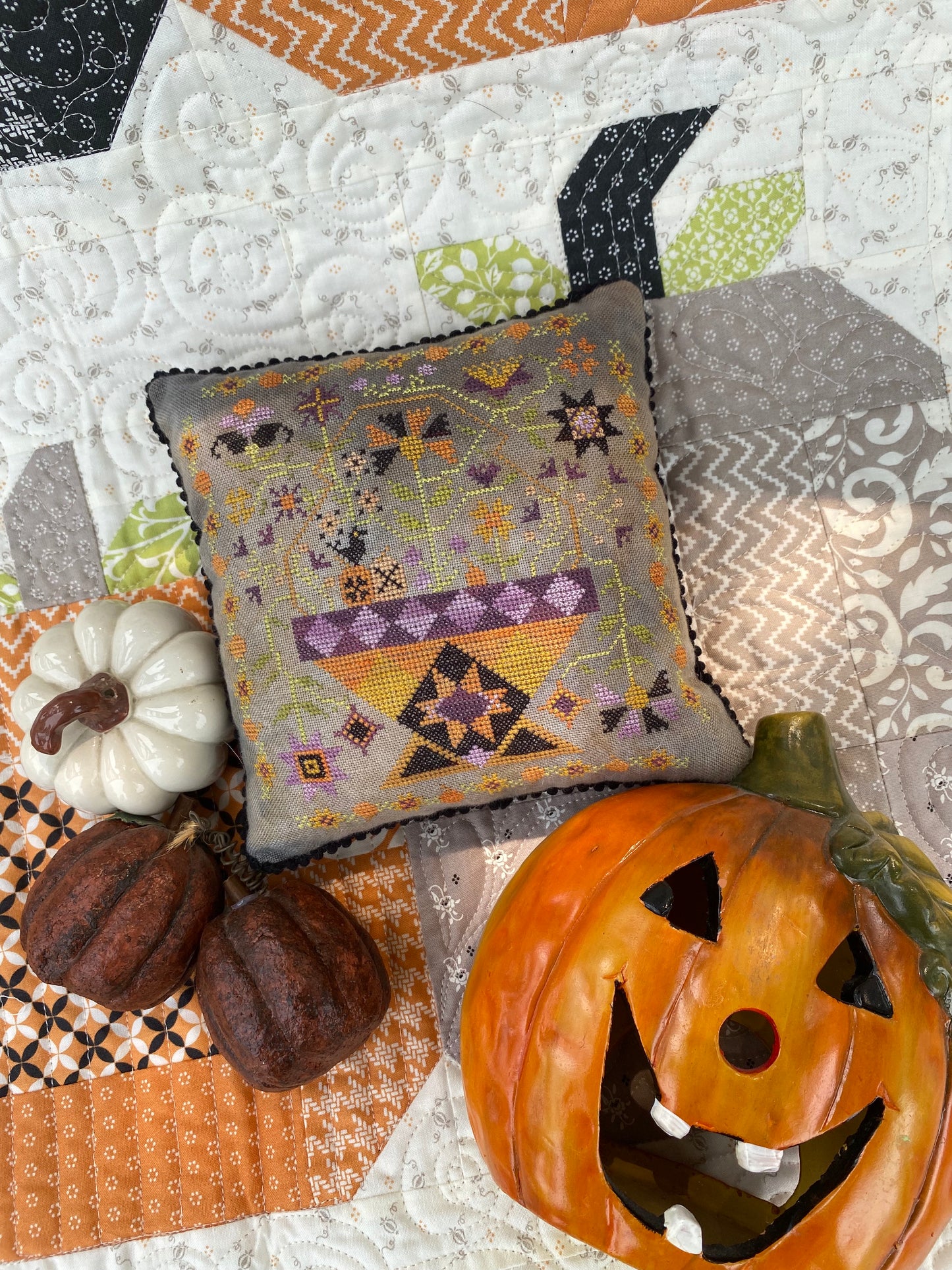 Betsy's Halloween Basket - Chart 1 in the Betsy's Holiday Baskets Series Pansy Patch Quilts and Stitchery