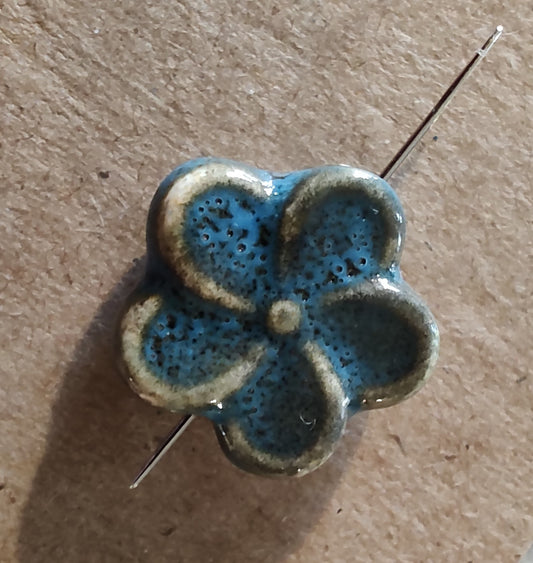 Needleminder-Blue Flower w/ needle hole