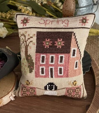 Spring - Seasonal Saltbox House - Mani di Donna